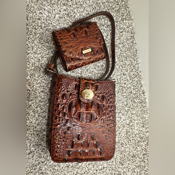 Brahmin Croc Embossed Crossbody Bag and Wallet - Picture 4 of 9